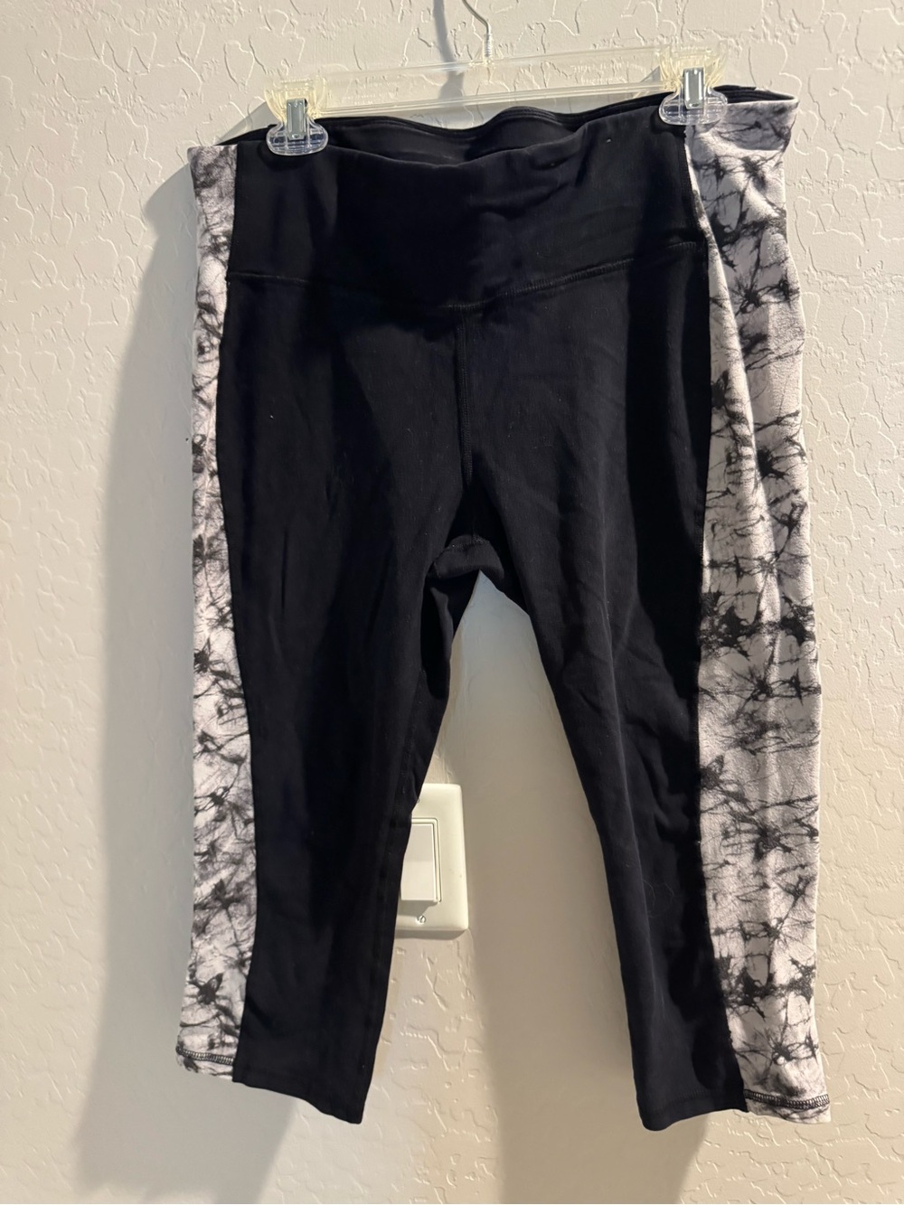 Xersion Black Leggings with Black & White Marble Side Panels